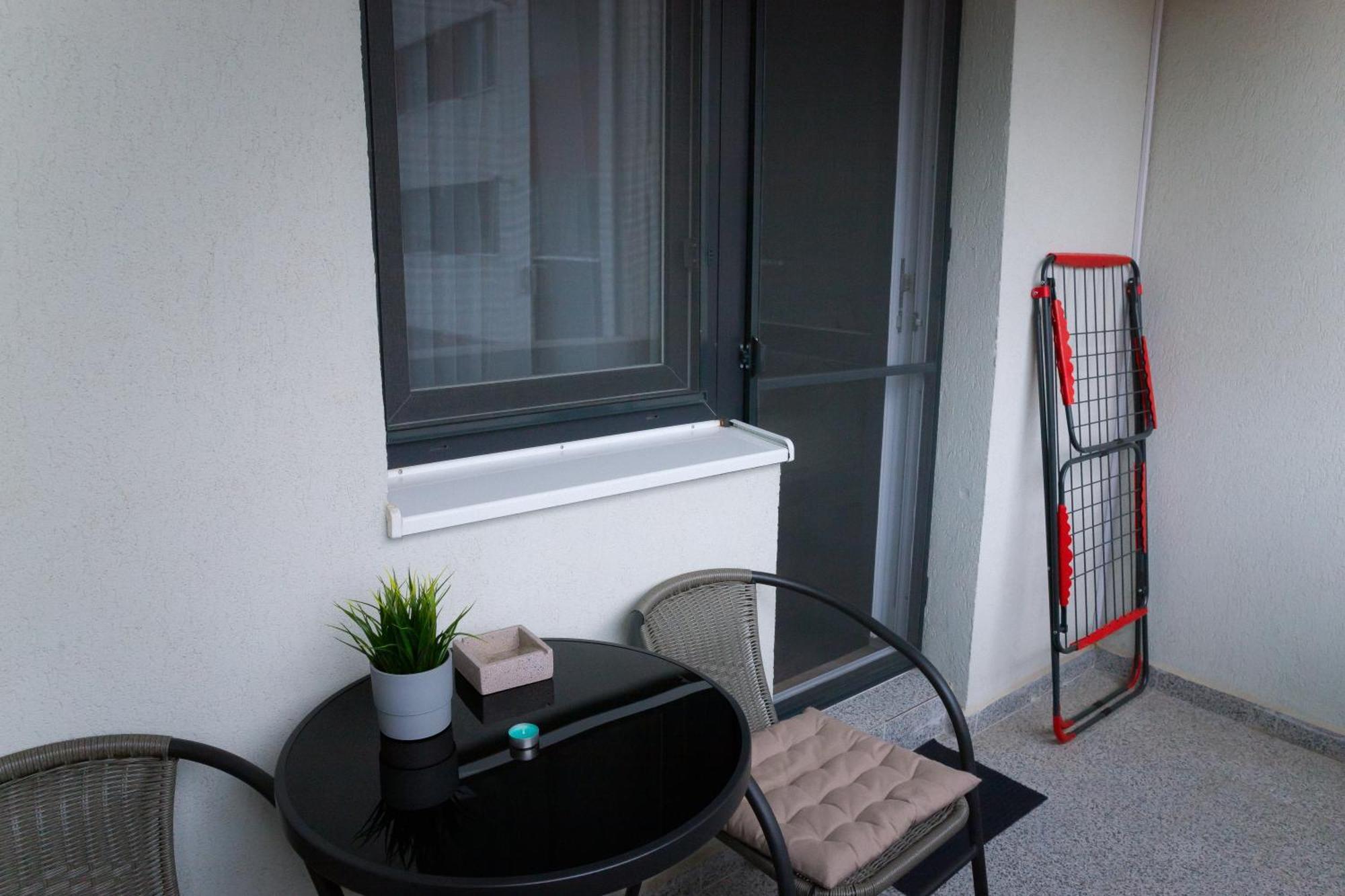 Elysian Urbanscape Brown, 2 Rooms, Near Bucharest Chiajna Exterior foto